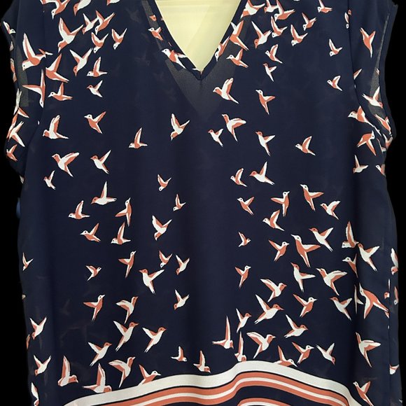 Beautiful Navy shirt dotted with coral birds - unique and lovely! - Picture 3 of 3